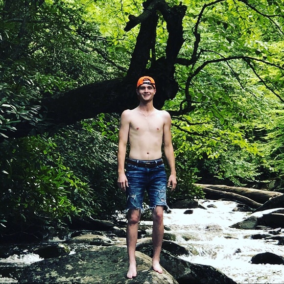 Meet your Posher, Josh - Picture 3 of 6